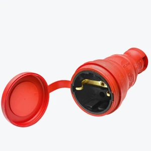 Розетка переносная с защитной крышкой каучуковая красная IP44 55 117 01 AY-KA
