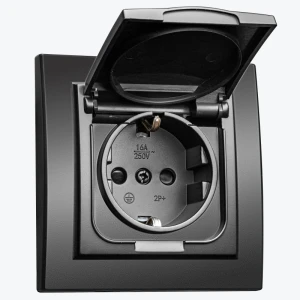 Priza euro neagra cu capac cu protectie pentru copii seria Minsk ERR16-029-300-44 EKF