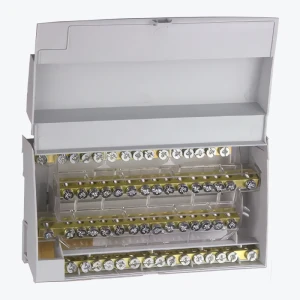 Клеммный распределительный блок Hager 4P 125A 1*10-35mm2-3*6-35mm2+11*1.5 9.5M KJ125B